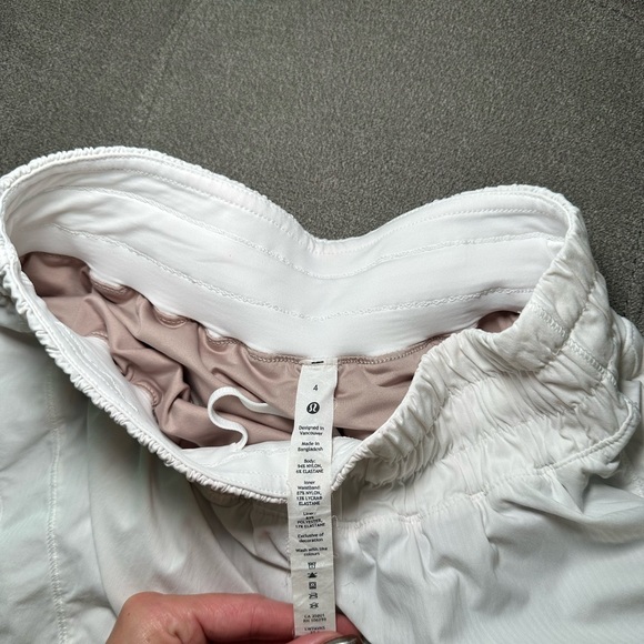 Lululemon Track That Medium Rise Shorts 5” - Size 4 - Picture 7 of 8